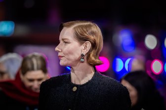 Berlinale 2026: Von falschen Männern, guten und schlechten Filmen - Sandra Hüller, Schauspielerin, steht bei der Weltpremiere des Films „Rose“ (Sektion Wettbewerb) auf dem Roten Teppich am Berlinale Palast.