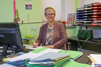Bernsdorf schiebt mehr Wehr-Kooperation an - Roswitha Müller (FDP) räumt demnächst den Chefinnen-Sessel im Bernsdorfer Rathaus.