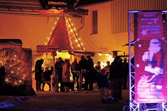 Bernsdorfer Bauernhof lockt mit Grillpyramide und Glühwein - Am Sonntag dreht sich die Grillpyramide auf dem Bauernhof von Familie Werner.