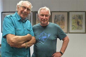 Berthold Grahl aus Falkenberg stellt in Siebenlehn aus - Im historischen Rathaus in Siebenlehn läuft derzeit eine Sonderausstellung mit Bildern von Berthold Grahl (l.), hier mit seinem Bruder Herbert Grahl. Der gebürtige Siebenlehner Berthold Grahl wohnt in Falkenberg.