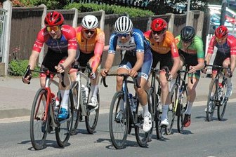 Berthold-Team verpasst Sieg knapp - Mit Anton Benedix (v.) und Sebastian Vogel (h.) schafften zwei Fahrer des Berthold-Teams den Sprung in die Spitzengruppe.