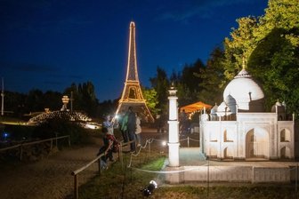 Berühmte Bauwerke im Lichterschein -