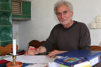 Beruflicher Neustart mit 63 Jahren - Andreas Schmidt arbeitet jetzt als Seniorenassistent.