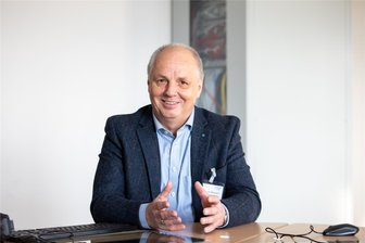 Berufsakademie Plauen beklagt Desinteresse bei jungen Menschen an technischen Fächern: „Für uns ist das dramatisch“ - Prof. Lutz Neumann ist Direktor der Berufsakademie Plauen, die mit Beginn des kommenden Jahres zur Dualen Hochschule wird. Er beklagt das Desinteresse von jungen Menschen an naturwissenschaftlichen und technischen Studiengängen.