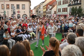 Berufsberatung, Mitbestimmung, Rock’n‘ Roll und Shopping: Tipps für die Woche in Mittelsachsen - Die Einkaufsnacht lockt am Freitag wieder mit zahlreichen Aktionen und Angeboten nach Penig.