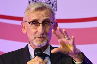 Berufserfahrung am Polizei-Wasserwerfer: So ist die Gesprächsrunde mit Innenminister Armin Schuster in Meerane gelaufen - Sachsens Innenminister Armin Schuster war am Freitag zur Gesprächsrunde in Meerane.