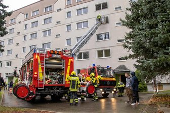 Berufsfeuerwehr Zwickau: Neue Drehleiter erst in knapp vier Jahren - Die Berufsfeuerwehr Zwickau braucht zwei Autos mit Drehleitern. Die Lieferzeit beträgt fast vier Jahre.