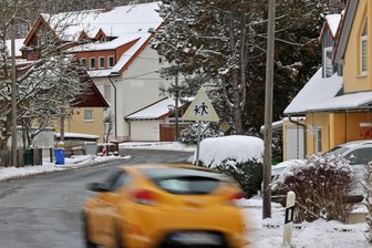 Bescheid erlassen: Kuhschnappel bekommt Tempo 30 - An bestimmten Abschnitten der Ernst-Schneller-Straße gilt künftig Tempo 30.