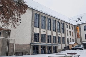 Bescherung in Bad Elster: Berlin macht Geld für Turnhalle locker - Die Turnhalle im Untergeschoss der Schule ist zu klein. Sie soll erweitert werden.