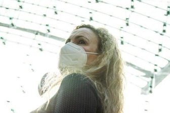 Beschlussvorlage vor Corona-Gipfel: Medizinische Masken sollen in Läden und Bussen Pflicht werden - FFP2-Masken schützen im Vergleich zu Alltagsmasken besser vor dem Coronavirus.