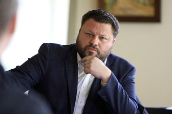 Besetzung des Chefsessels im Hohenstein-Ernstthaler Bauamt: Räte verweigern OB Kluge die Gefolgschaft - Oberbürgermeister Lars Kluge hat die Sachgebietsleiterin Angela Höller als Nachfolgerin des amtierenden Bauamtsleiters Ulrich Weber vorgeschlagen.