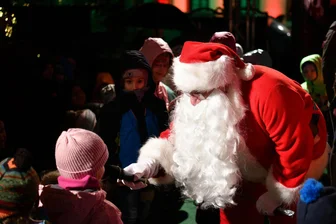 Besinnliche Stunden in Penig: Tauscha lädt zum Weihnachtsmarkt ein - Der Weihnachtsmann war erst in Rochlitz zu Gast. Am Wochenende macht er Station im Peniger Ortsteil Tauscha.
