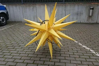 Die Polizei suchte den dem Besitzer dieses Weihnachtssterns.