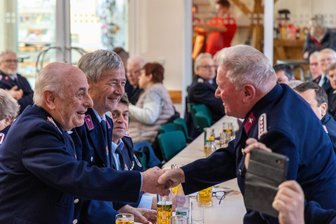Besondere Auszeichnung: Dieser Erzgebirger ist bereits seit 75 Jahren bei der Feuerwehr - Siegfried Gerber wurde für sein langjähriges Ehrenamt geehrt.