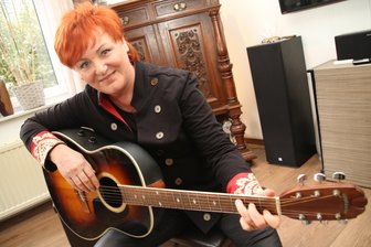 Besonderer Auftritt: Countrysängerin Gudrun Lange singt am Augustusburger Adventskalender - Am 14. Dezember wird die Sängerin Gudrun Lange in diesem Jahr ein Türchen des Augustusburger Kalenders öffnen und für die Besucher singen.