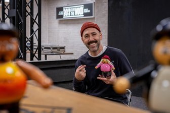 Besonderer Pop-up-Store öffnet für ein Wochenende seine Tür im Erzgebirge - André Morgner mit Tilda. Das Räuchermännchen beziehungsweise Räuchermädchen ist als exklusive Kleinserie entstanden.