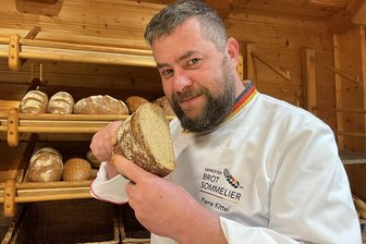 Besonderer Titel für Bäckermeister im Erzgebirge – und ein Abend in der Küche mit Johann Lafer - Bäckermeister Pierre Kittel aus Schwarzenberg darf sich ab sofort geprüfter Brotsommelier nennen und als solcher auch tätig werden.