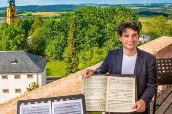 Besonderes Konzert in der Kirche Hohenfichte: Ehemalige Sänger des Dresdner Kreuzchores zu Gast - Kirchenmusiker Pascal Kaufmann.