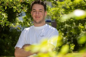 Besser als 1,0: Abiturient des Plauener Diesterweg-Gymnasiums verrät sein Erfolgsgeheimnis - Amir Mohamed ist ehrgeizig. Der Diesterweg-Gymnasiast wurde mit tollem Abitur belohnt.