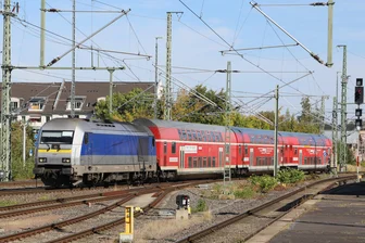 Besserung für Problemstrecke RE 6 zwischen Chemnitz und Leipzig rückt näher - Die Doppelstockzüge, die seit Dezember 2024 auf der Linie nach Leipzig eingesetzt werden, sollen im kommenden Jahr durch Batteriezüge abgelöst werden.
