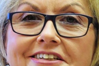 Bestatterin feiert seltenes Jubiläum - Ines Schneider feierte 40 Jahre im Beruf.