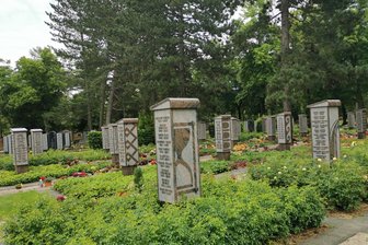 Bestattung: Verwaltung zieht in neues Gebäude am Zwickauer Hauptfriedhof um - Der Zwickauer Hauptfriedhof. Am Nordeingang öffnet ab Dienstag das Gebäude der Bestattungsdienste Zwickau.