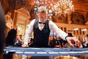 Beste Croupiers Europas kommen aus Deutschland - Joguncic arbeitet als Croupier im Casino Baden-Baden. (Archivbild)