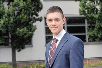 Bester Abiturient aus Geringswalde will in die Finanzwelt - Robin Marhoffer legte aus dem Raum Geringswalde das beste Abitur hin. Der 18-Jährige, der in seiner Freizeit gern Fußball spielt, wird in die Welt der Finanzen einsteigen.