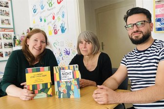 Bestseller-Autor spricht im Erzgebirge über Flucht und Asyl - Christina Reißmann de Oliveira (l.), Lenore Lobeck und Ali Jabbar werden täglich mit Themen wie Flucht konfrontiert.