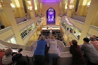 Bestseller-Autorin ist baff: Hunderte bei Buchpräsentation von Sabine Ebert in der Nikolaikirche Freiberg - Rund 400 Gäste kamen zur Buchpräsentation von Sabine Ebert in die Nikolaikirche Freiberg.