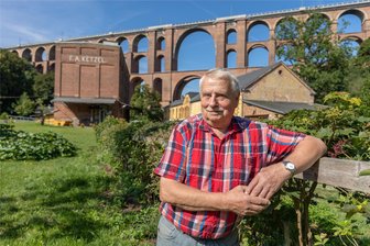 Besuch am Set für die Serie „Mandat für Mai“ an der Göltzschtalbrücke: Ist das Sommermärchen nun ausgeträumt? - „Das war ein einmaliges Erlebnis“: Andreas Ketzel, Besitzer des gleichnamigen Mühlenhofs an der Göltzschtalbrücke, denkt gern an das Sommermärchen der Dreharbeiten zurück.