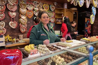 Besucher, Händler, Veranstalter: So endet der 33. Freiberger Christmarkt - Lesly Gassmann ist sehr zufrieden mit ihrem Umsatz auf dem 33. Freiberger Christmarkt.