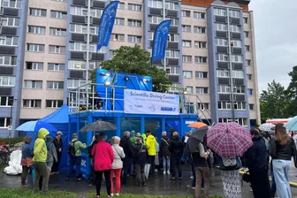 Besucher trotzen dem Regen: Voller Campus zur Nacht der Wissenschaft in Freiberg - Der neue Tauchcontainer des Scientific Diving Centers der TU Bergakademie Freiberg wurde Besuchern der Nacht der Wissenschaft am Freitag feierlich präsentiert.