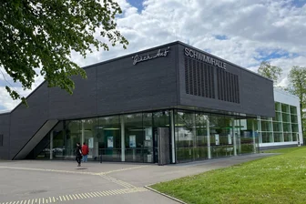 Besucher und Vereine verärgert: Fehlende Zeiten in der Glück-auf-Schwimmhalle in Zwickau - In der Glück-auf-Schwimmhalle gibt es derzeit einen personellen Engpass. Und das Lehrschwimmbecken ist seit Eröffnung des Bades an seiner Kapazitätsgrenze.