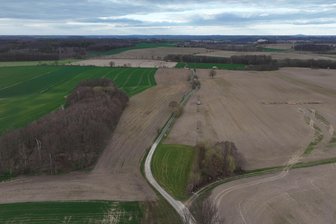 Besucherandrang bei Gemeinderatssitzung: Königsfeld wehrt sich gegen Windkraftprojekte - Nördlich vom Königsfelder Ortsteil Schwarzbach sollen drei Windkraftanlagen gebaut werden. Einwohner wollen gegen die Anlagen kämpfen.