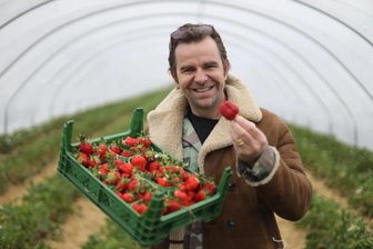 Besuchermagnet mit Millionen-Umsatz: Übernehmen Finanzinvestoren Karls Erlebnisdörfer? - Herr der Erdbeeren: Karls-Chef Robert Dahl.
