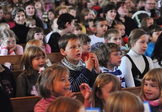 Besucher in der St.-Jakobi-Kirche