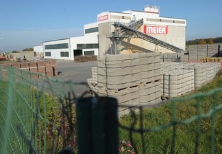 Betonwerk Diethensdorf schließt - 
              <p class="artikelinhalt">Das Meier Betonwerk prägt derzeit noch das Gewerbegebiet in Diethensdorf. Doch die Gesellschafter wollen das Werk zum Jahresende dicht machen. </p>
            