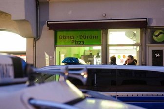 Betreiber von Dönerladen mit Pistole bedroht - 