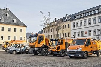 Betriebshof bereitet sich auf Winter vor - Parade auf dem Markt: Im Rathaus wurde am Donnerstag die Strategie für den Winter beraten. 