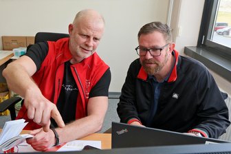 Betriebsratsvorsitzende über die Lage bei VW Zwickau: „Sehen nicht, dass hier etwas schief läuft“ - Leiten den Betriebsrat im Werk Zwickau seit September 2025: Mike Rösler (re.) und Mario Albert. Sie treten beide wieder zur Wahl an.