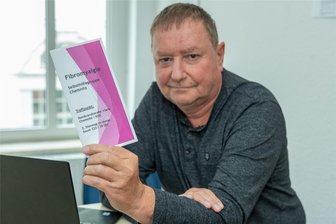 Betroffene gesucht: Wenn der Muskelkater für immer schmerzt - Olaf Pätzold engagiert sich für seine Bekannte, die an Fibromyalgie erkrankt ist. Ihn würde es freuen, wenn sich im Vogtland eine Selbsthilfegruppe zum Austausch gründen würde.