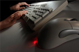 Betrüger bringen Senioren im Landkreis Zwickau um ihr Geld - Drei Menschen im Landkreis haben durch Online-Betrug viel Geld verloren.