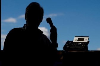 Betrügerische Anrufe: Falsche Polizisten fragen ältere Menschen aus - 