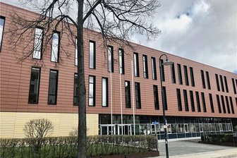 Betrug, Einbruch, Diebstahl, Hehlerei: Über einen Mehrfachtäter und warum er doch noch eine Chance bekommt - Nach einer dreieinhalbstündigen Verhandlung im Amtsgericht traf der Richter eine Entscheidung, die dem Angeklagten die Möglichkeit lässt, sein Leben wieder auf die Reihe zu bekommen. Gleichzeitig muss er strengen Auflagen nachkommen.