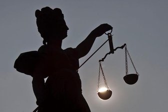 Betrug und Steuerhinterziehung: Bauunternehmer darf sich bewähren -