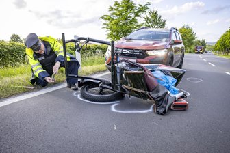 Betrunken mit DDR-Oldtimer in Sachsen verunglückt: Motorrad-Beiwagen völlig zerlegt - Der Beiwagen der AWO 425 T nach dem Unfall.