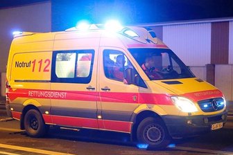 Betrunkener angefahren und schwer verletzt - Mann lag auf der Straße - 