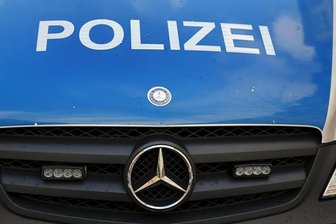 Betrunkener Lasterfahrer beschädigt fünf Autos und begeht Fahrerflucht -