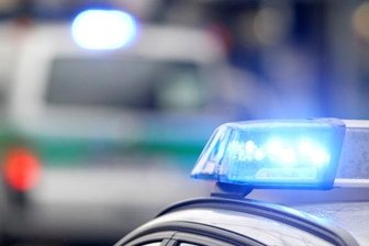 Betrunkener wirft Pflasterstein auf Maserati -